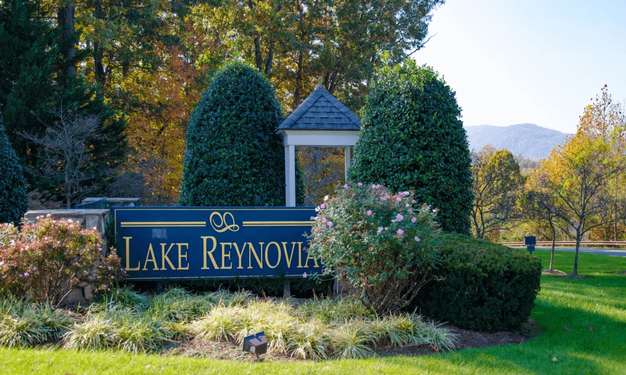 croppedLakeReynoviaEntrance.png Lake Reynovia